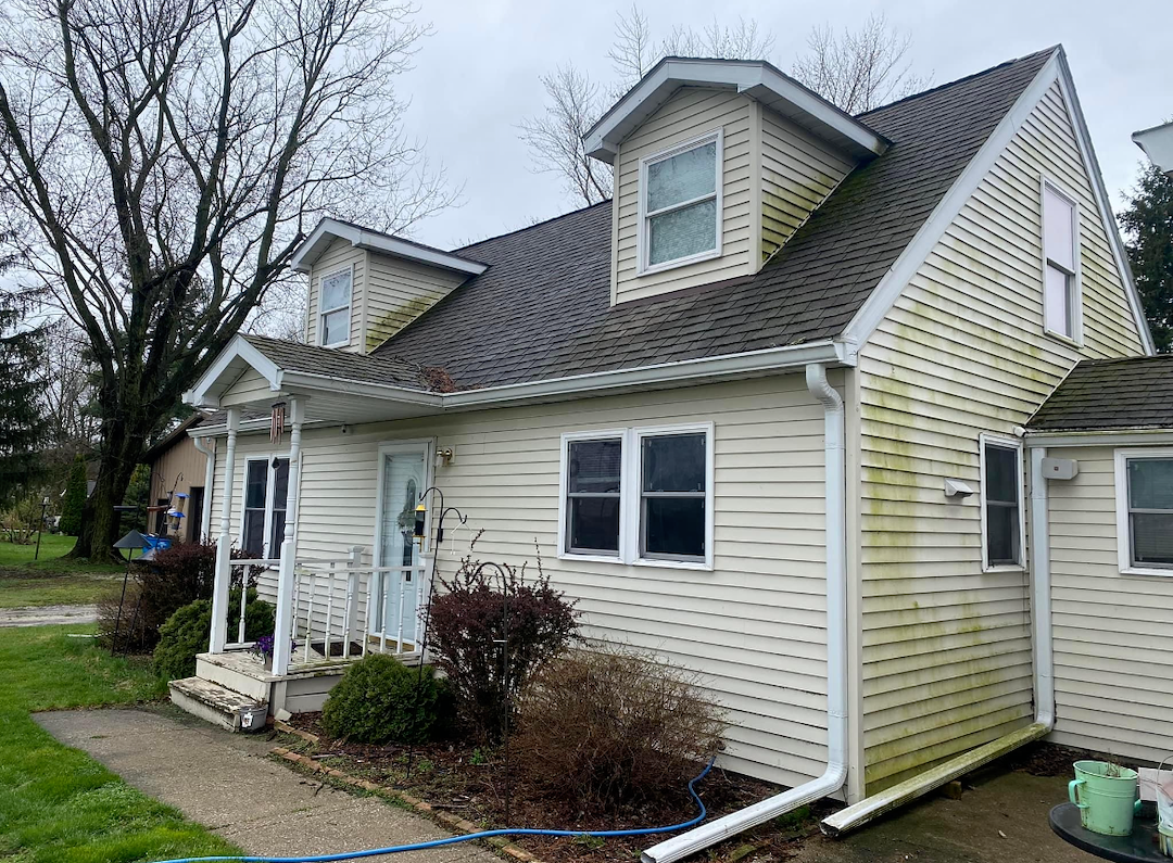 House Soft Wash in Pullman Thumbnail
